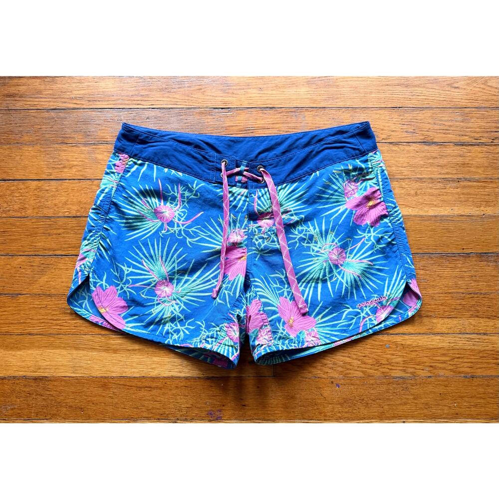 PATAGONIA Blue/Pink Floral Boardshorts Women sz 4